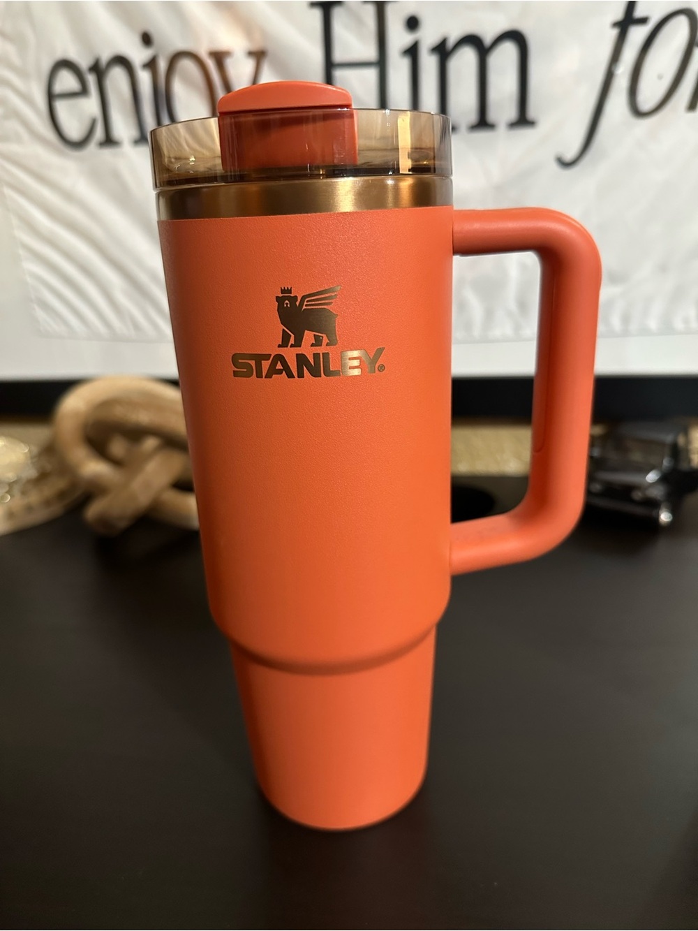 30oz stanley cups in used but good condition with accessories - Picture 4 of 16